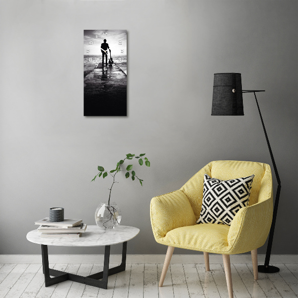 Reloj vertical Guitarrista en el muelle