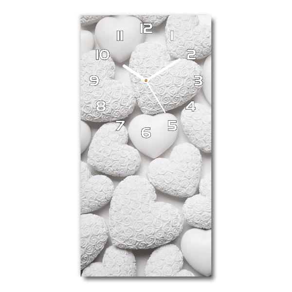 Reloj vertical Fondo de corazón blanco