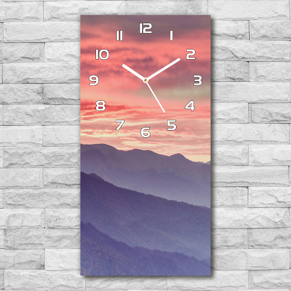 Reloj vertical Niebla sobre las montañas