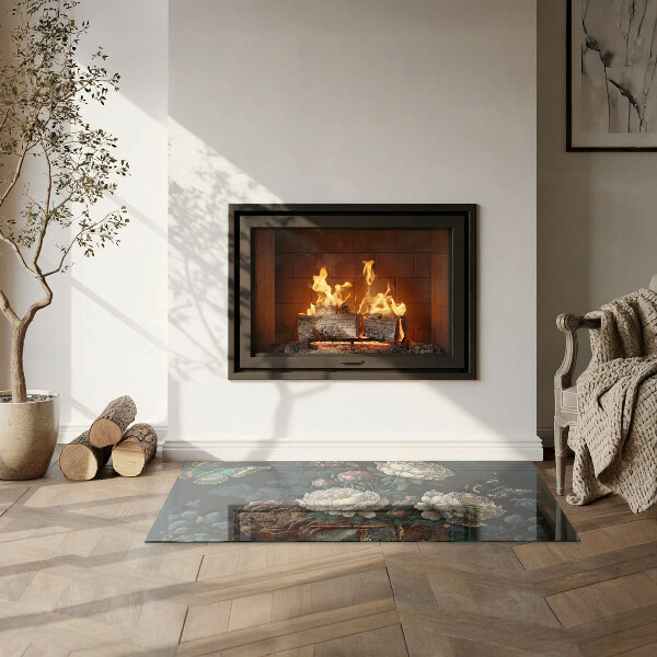 Placa de vidrio para chimenea Mariposas sobre un fondo de flores.