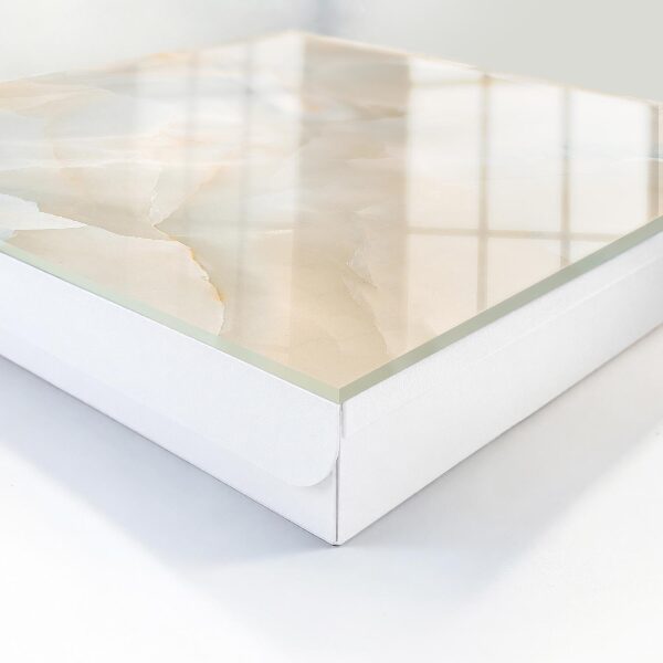 Caja para llaves de color crema para habitación