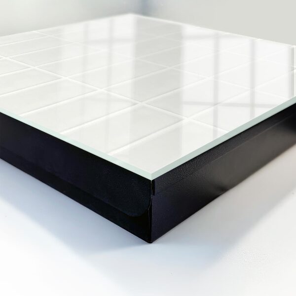 Caja para llaves con diseño de azulejos claros