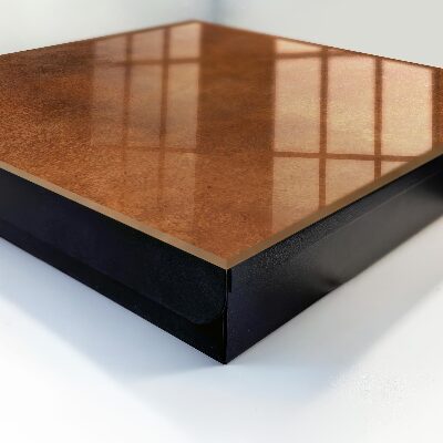 Caja para llaves de color marrón con textura