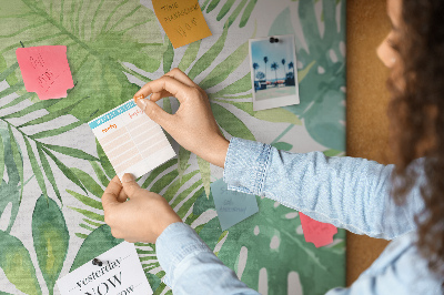 Tablero de corcho para pared Estampado de hojas tropicales en tonos verdes.
