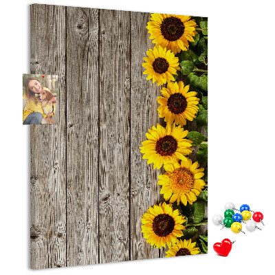 Decoración pizarra de corcho Girasoles sobre un fondo de tabla de madera
