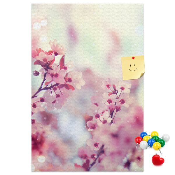 Tablero de corcho para pared Detalles florales en tonos delicados.