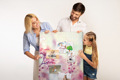 Tablero de corcho para pared Detalles florales en tonos delicados.