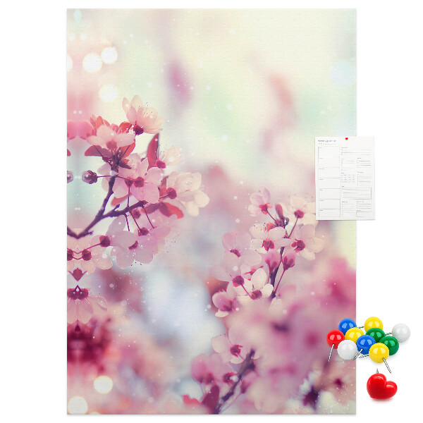 Tablero de corcho para pared Detalles florales en tonos delicados.