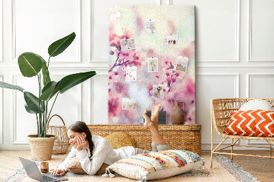 Tablero de corcho para pared Detalles florales en tonos delicados.