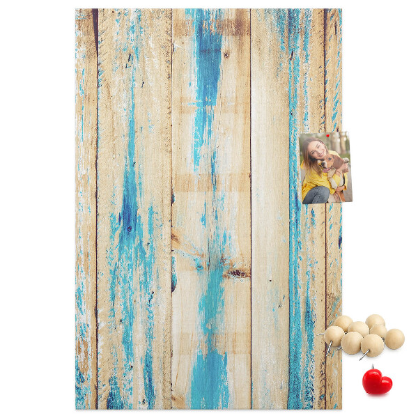 Decoración pizarra de corcho Panel de madera antiguo con detalles azules.