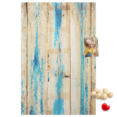 Decoración pizarra de corcho Panel de madera antiguo con detalles azules.