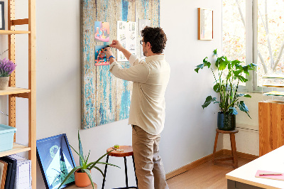 Decoración pizarra de corcho Panel de madera antiguo con detalles azules.