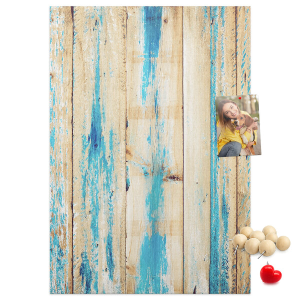 Decoración pizarra de corcho Panel de madera antiguo con detalles azules.