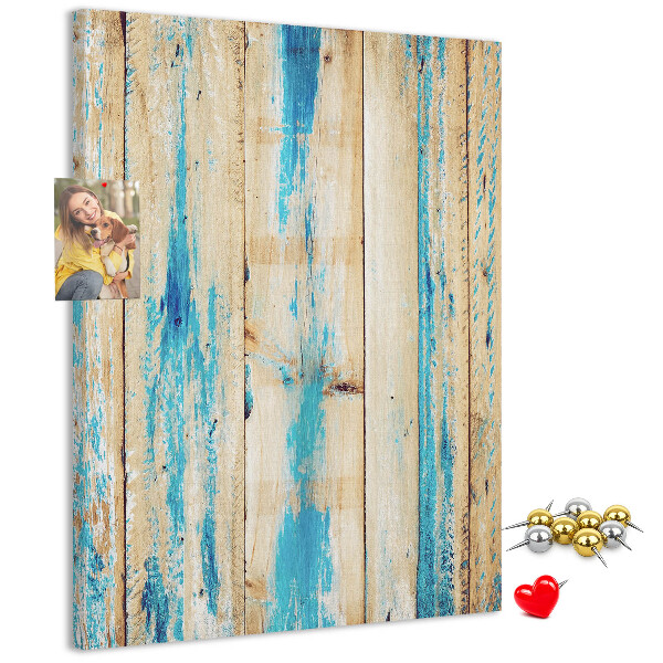 Decoración pizarra de corcho Panel de madera antiguo con detalles azules.