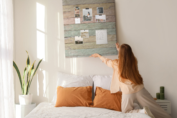 Tablero de corcho para pared tablas rústicas en tonos pastel