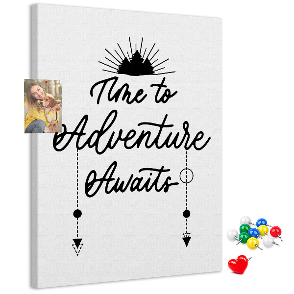 Tablero de corcho para pared Es hora de una aventura con una inscripción inspiradora.