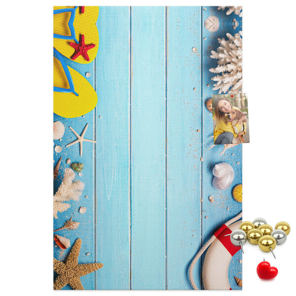 Decoración pizarra de corcho Playa de verano con conchas y arena.