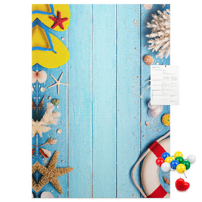 Decoración pizarra de corcho Playa de verano con conchas y arena.
