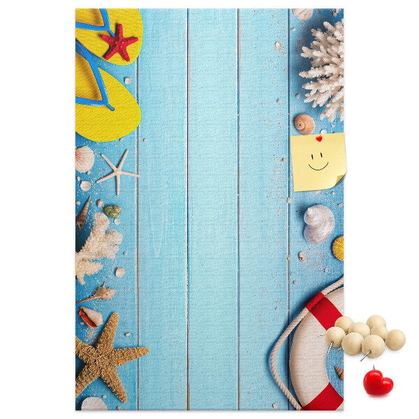 Decoración pizarra de corcho Playa de verano con conchas y arena.