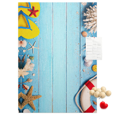 Decoración pizarra de corcho Playa de verano con conchas y arena.