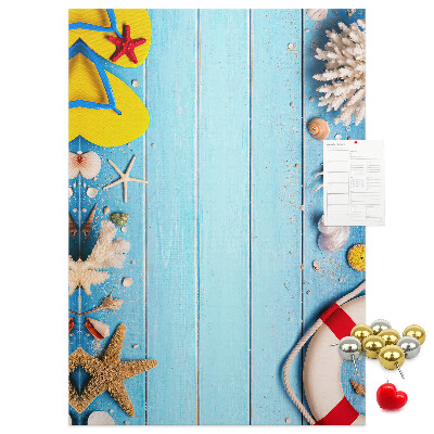 Decoración pizarra de corcho Playa de verano con conchas y arena.