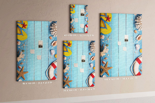 Decoración pizarra de corcho Playa de verano con conchas y arena.