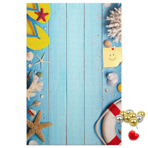 Decoración pizarra de corcho Playa de verano con conchas y arena.