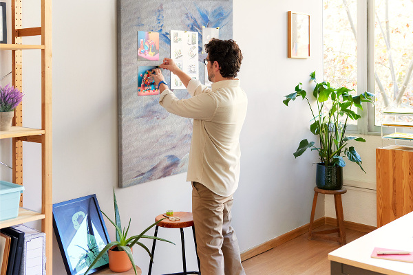Decoración pizarra de corcho Salpicaduras abstractas de pintura azul y blanca
