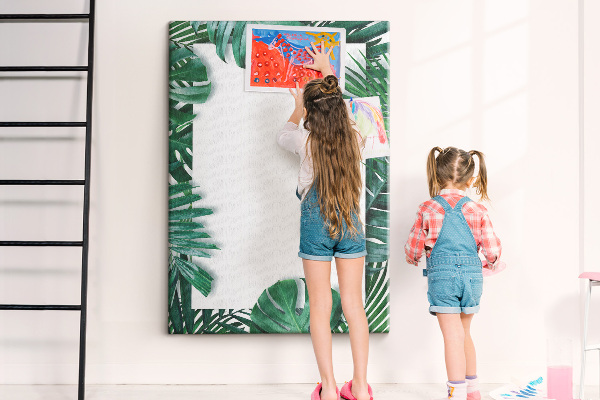 Tablero de corcho para pared con diseño de hojas tropicales y marco blanco