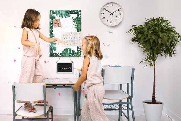 Tablero de corcho para pared con diseño de hojas tropicales y marco blanco