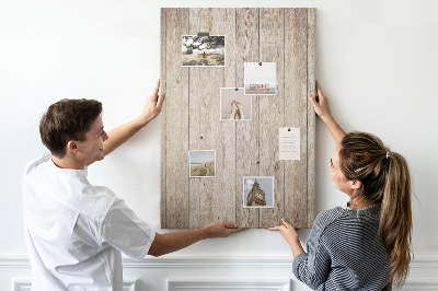 Tablero de corcho para pared Tablas rústicas en un tono natural.