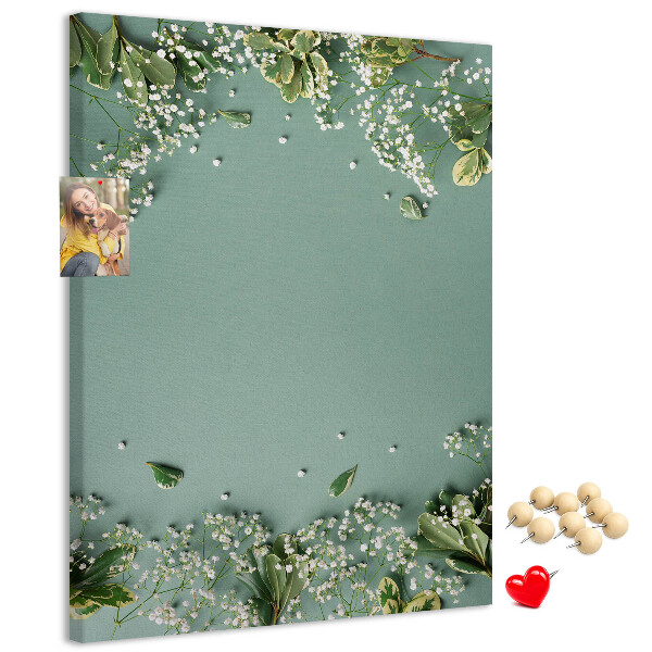 Pizarra de corcho decorativa fondo verde con flores y hojas delicadas