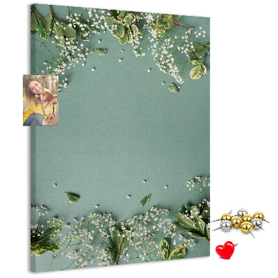 Pizarra de corcho decorativa fondo verde con flores y hojas delicadas