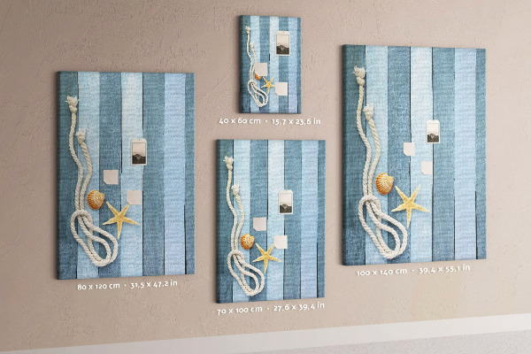 Tablero de corcho para pared con diseño de ambiente costero, tablones azules y una concha