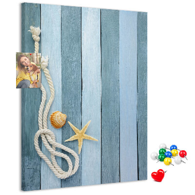 Tablero de corcho para pared con diseño de ambiente costero, tablones azules y una concha