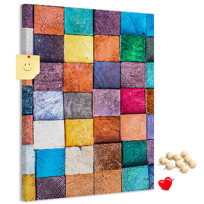 Tablero de corcho con diseño de cuadrados de madera coloridos en mosaico