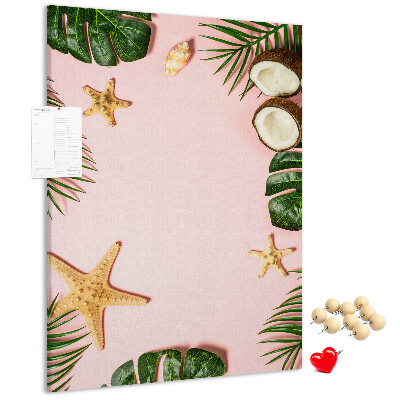 Decoración pizarra de corcho Diseño tropical con hojas y conchas.