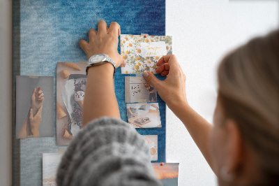 Tablero de corcho para pared en tonos de azul con un delicado tejido