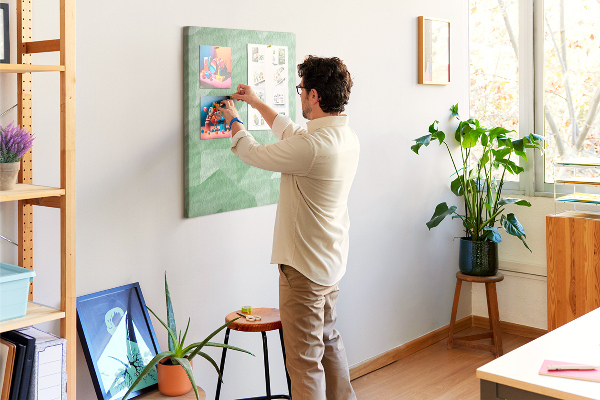 Decoración pizarra de corcho Formas geométricas en tonos verdes