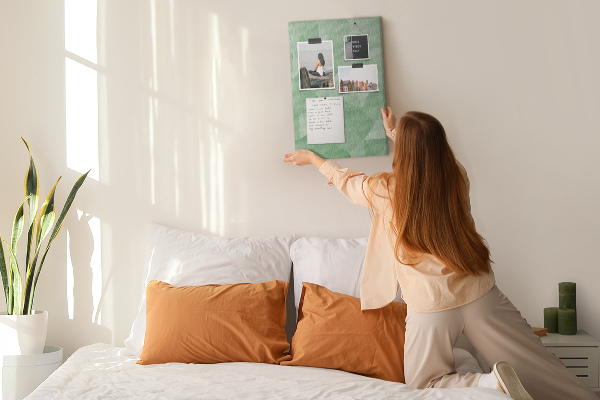 Decoración pizarra de corcho Formas geométricas en tonos verdes