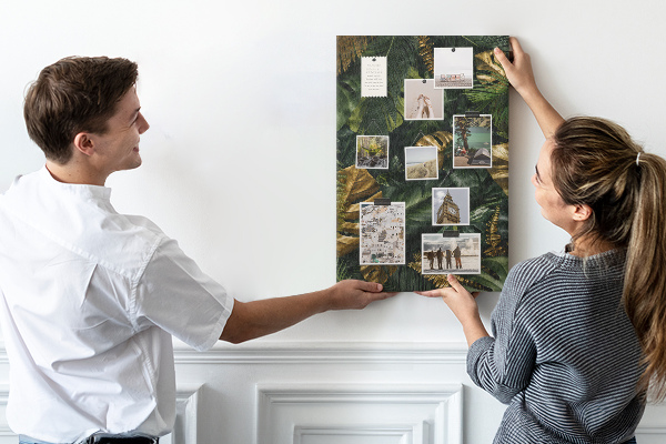 Tablero de corcho para pared con diseño de hojas doradas y plantas tropicales