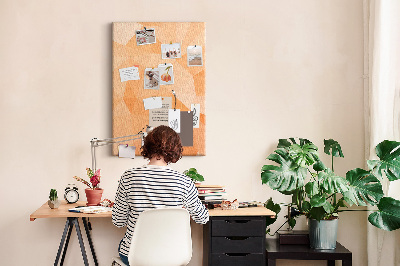 Tablero de corcho para pared con diseño geométrico en tonos naranja y beige