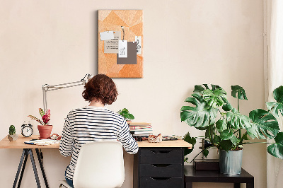 Tablero de corcho para pared con diseño geométrico en tonos naranja y beige