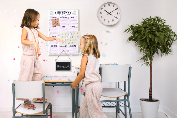 Tablero de corcho Calendario de cumpleaños con globos de colores
