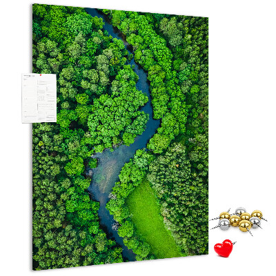 Pizarra de corcho decorativa con diseño de paisaje verde y río serpenteante
