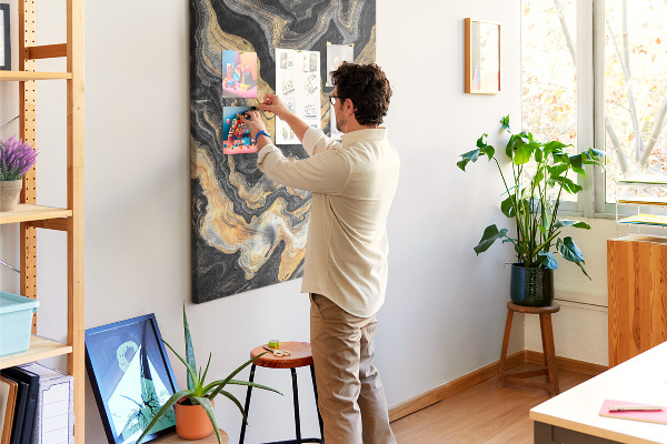 Tablero de corcho para pared Ondas abstractas de mármol dorado y negro