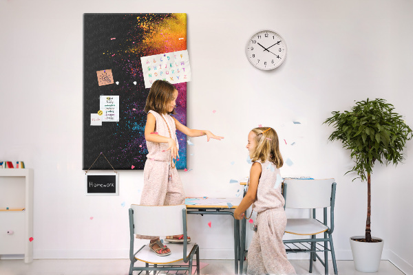 Pizarra de corcho decorativa con diseño de explosiones coloridas sobre fondo negro