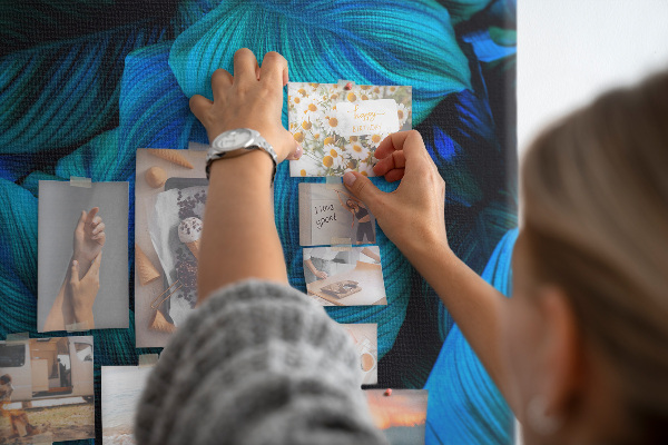 Tablero de corcho para pared Hojas nocturnas en tonos azules