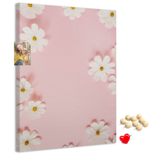 Tablero de corcho para pared con diseño de fondo rosa y flores de margarita blancas