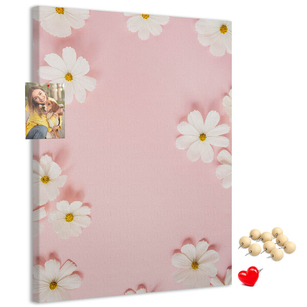 Tablero de corcho para pared con diseño de fondo rosa y flores de margarita blancas